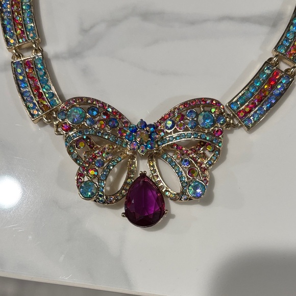 Elegant Multicolor Butterfly Necklace - Picture 2 of 7